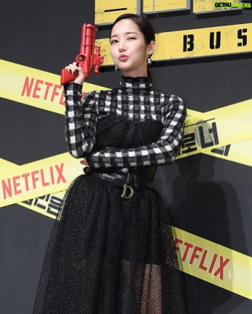 Park Min-young Instagram - 범인은바로너 시즌2 #busted2 #netflix 💣