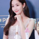 Park Min-young Instagram - 1년만에 만나서 행복했어요💜 #shanghai 🇨🇳