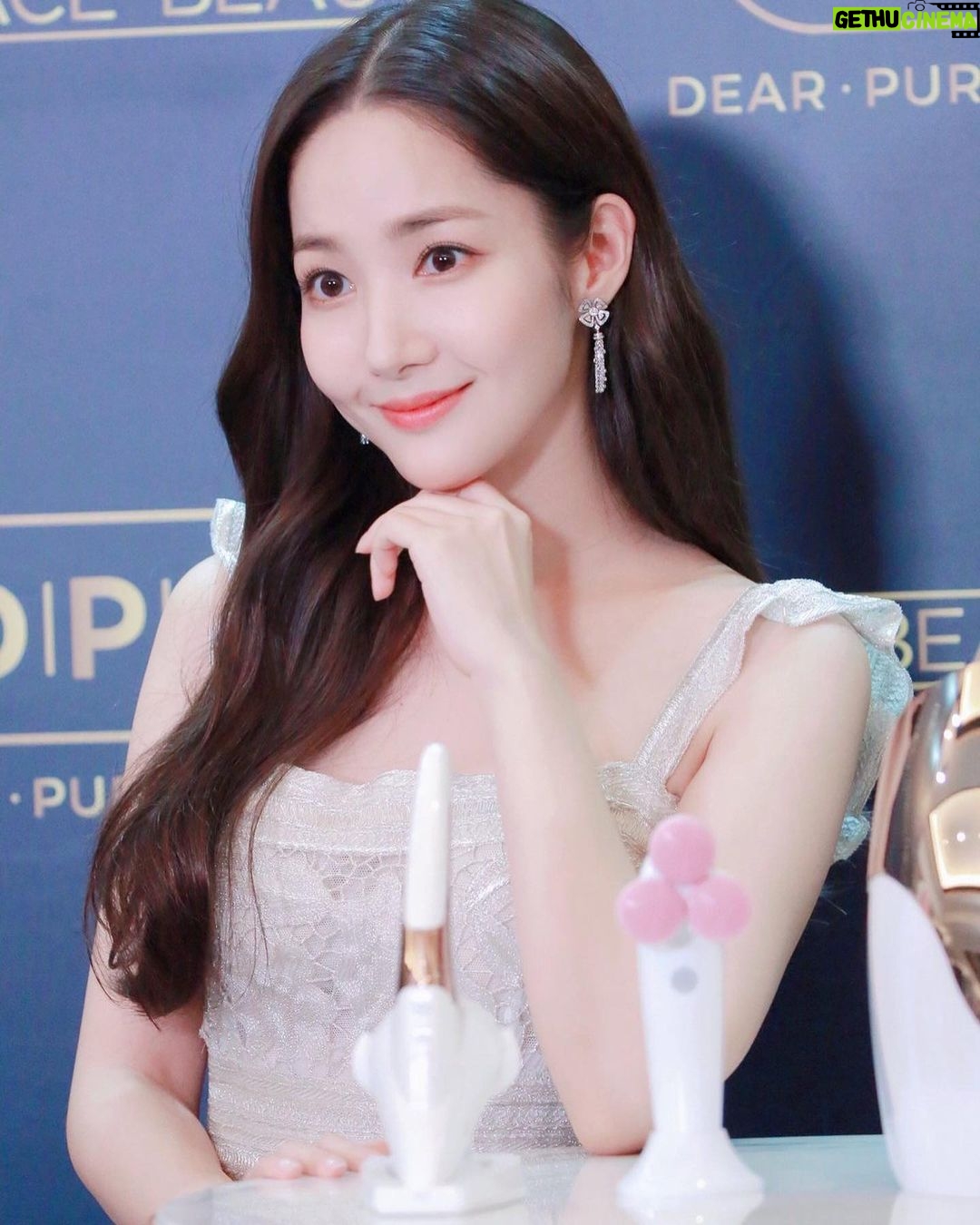 Park Min-young Instagram - 1년만에 만나서 행복했어요💜 #shanghai 🇨🇳