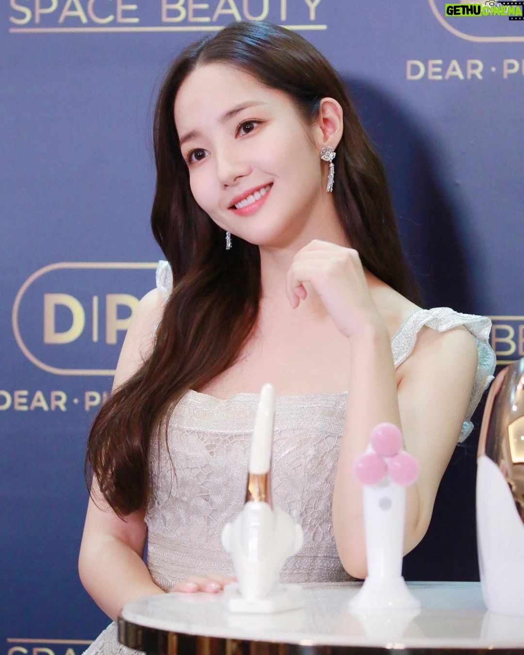 Park Min-young Instagram - 1년만에 만나서 행복했어요💜 #shanghai 🇨🇳