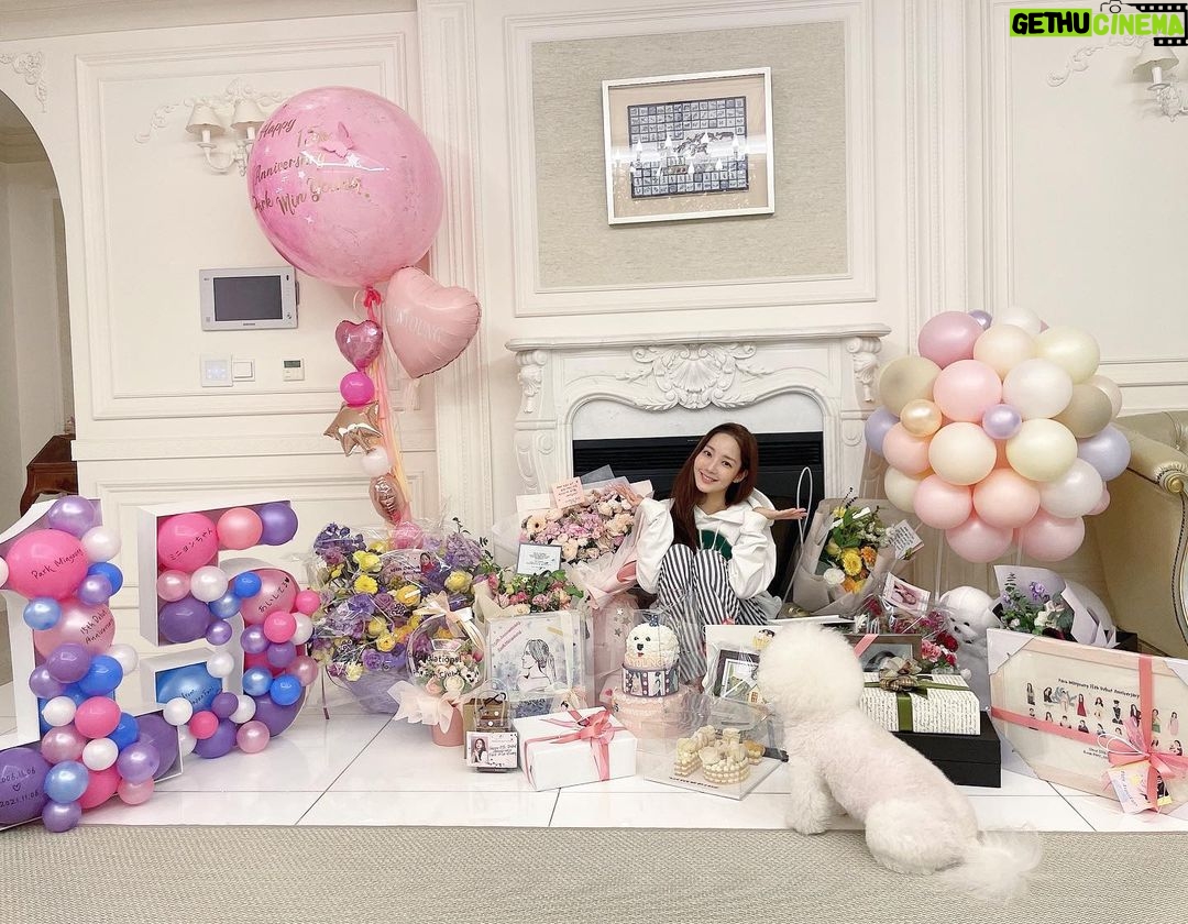 Park Min-young Instagram - 15주년이라니… omg🤦🏻♀️ 콩알들에게 자랑스러운 배우가 될게요 늘 고맙고 사랑하고 알죠?