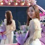 Park Min-young Instagram - 졸려죽겠지만 우리팬들덕분에 웃음이나와요 #wwwskfangroup 🎀 Thank you so much for your love & support 💕