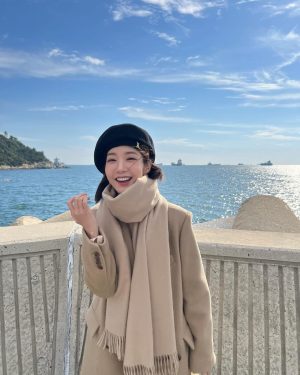 Park Min-young Instagram - 강지원 행복해라🩵