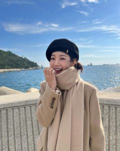 Park Min-young Instagram - 강지원 행복해라🩵