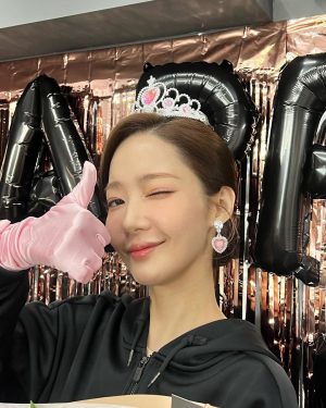 Park Min-young Instagram - Sick of it all. 하지만 진심은 반드시 통한다는 말을 믿고 이제 나는 콩알들을 지켜줄 단단한 마음이 생겼어요. 걱정마요 🤍