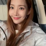 Park Min-young Instagram - 🤍 @oneboylife #ONEBOY衝鋒衣 #一穿就暖ONEBOY衝鋒衣 #用溫度擁抱你