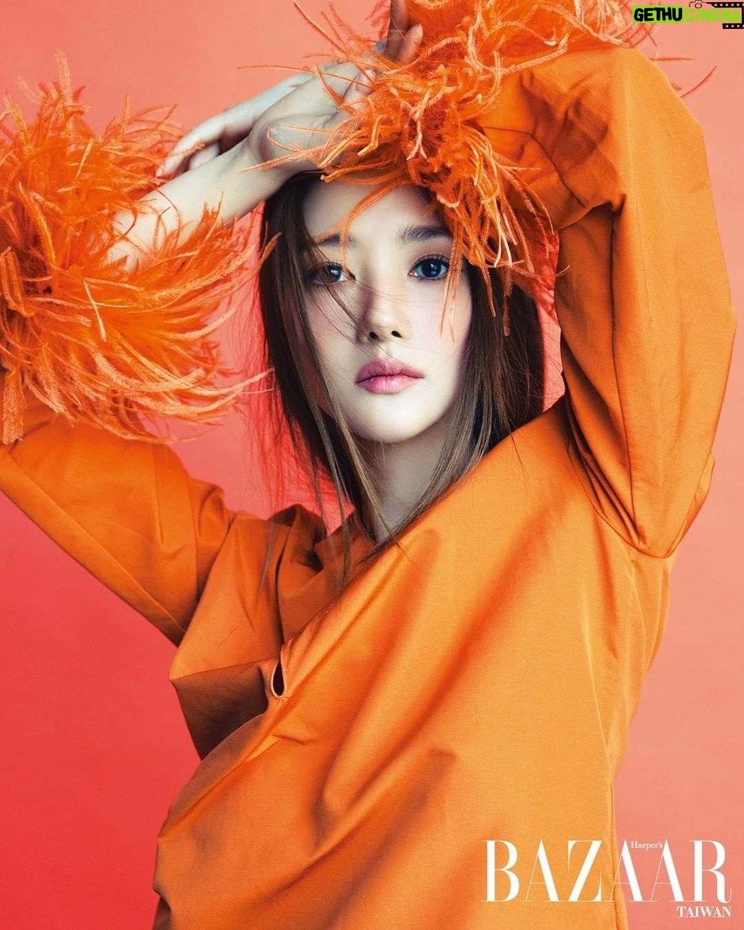 Park Min-young Instagram - @harpersbazaar_tw ๐๐งก