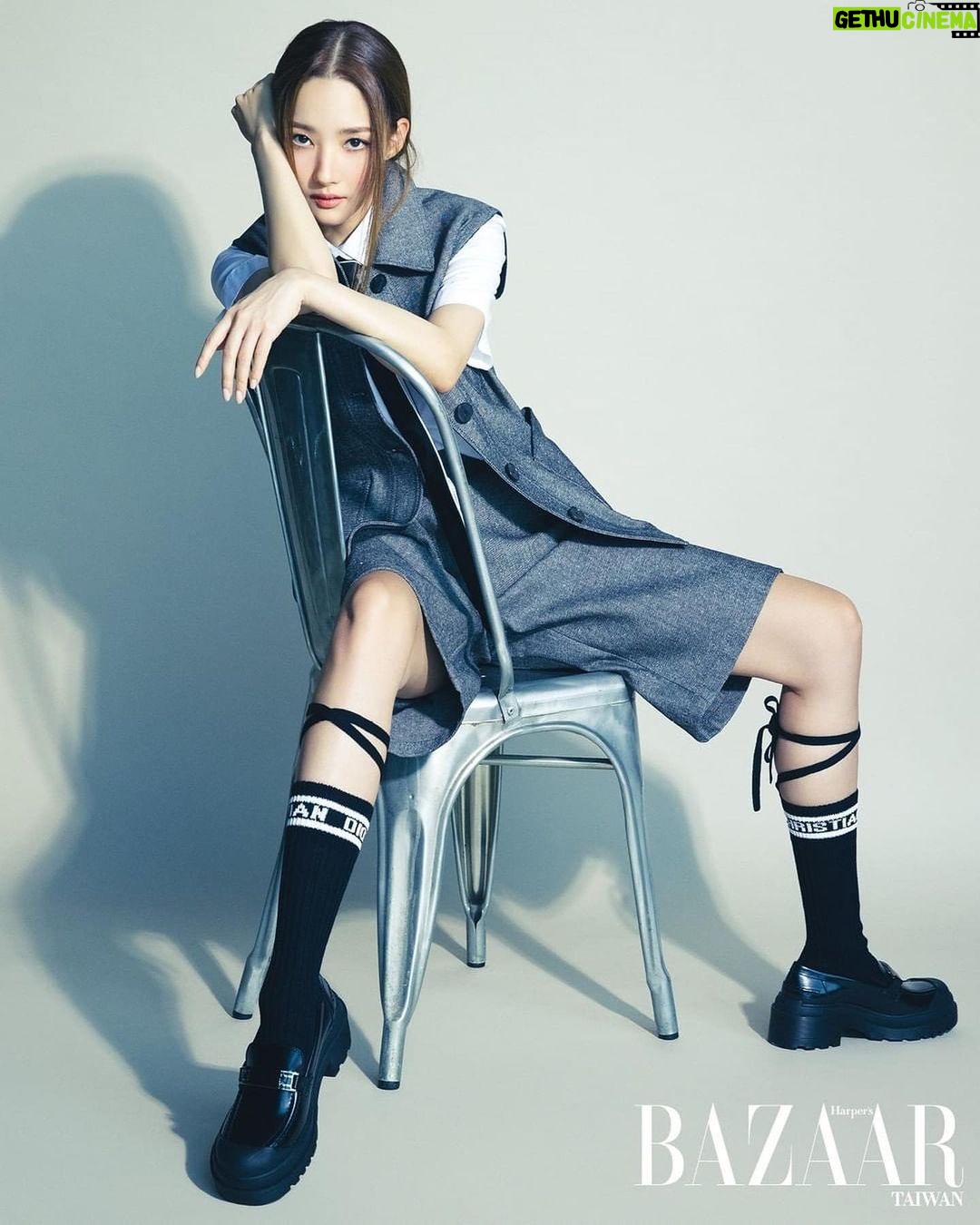Park Min-young Instagram - @harpersbazaar_tw ๐๐งก