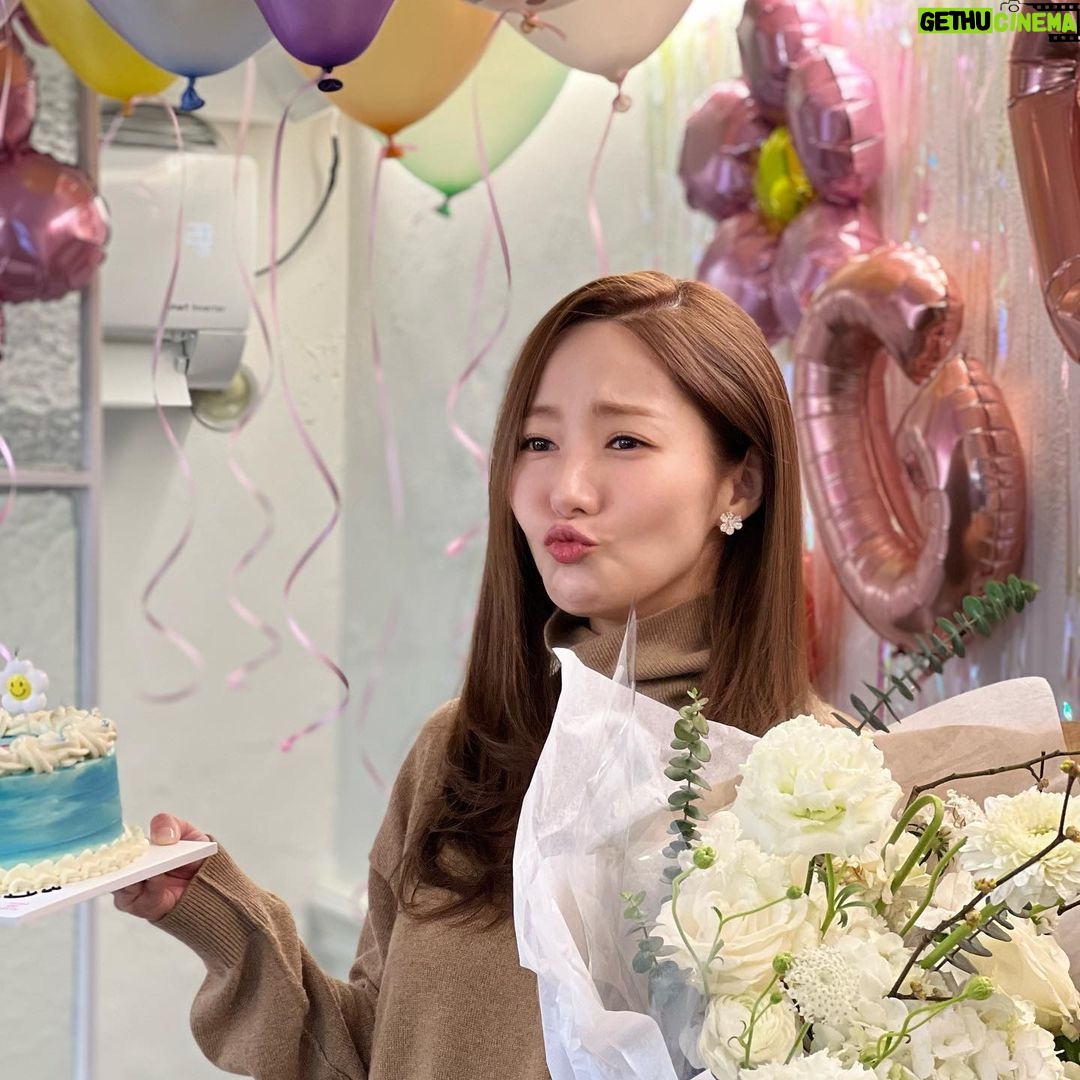 Park Min-young Instagram - 매일 함께 해줘서 고마워요 내사람들 🥺♥️