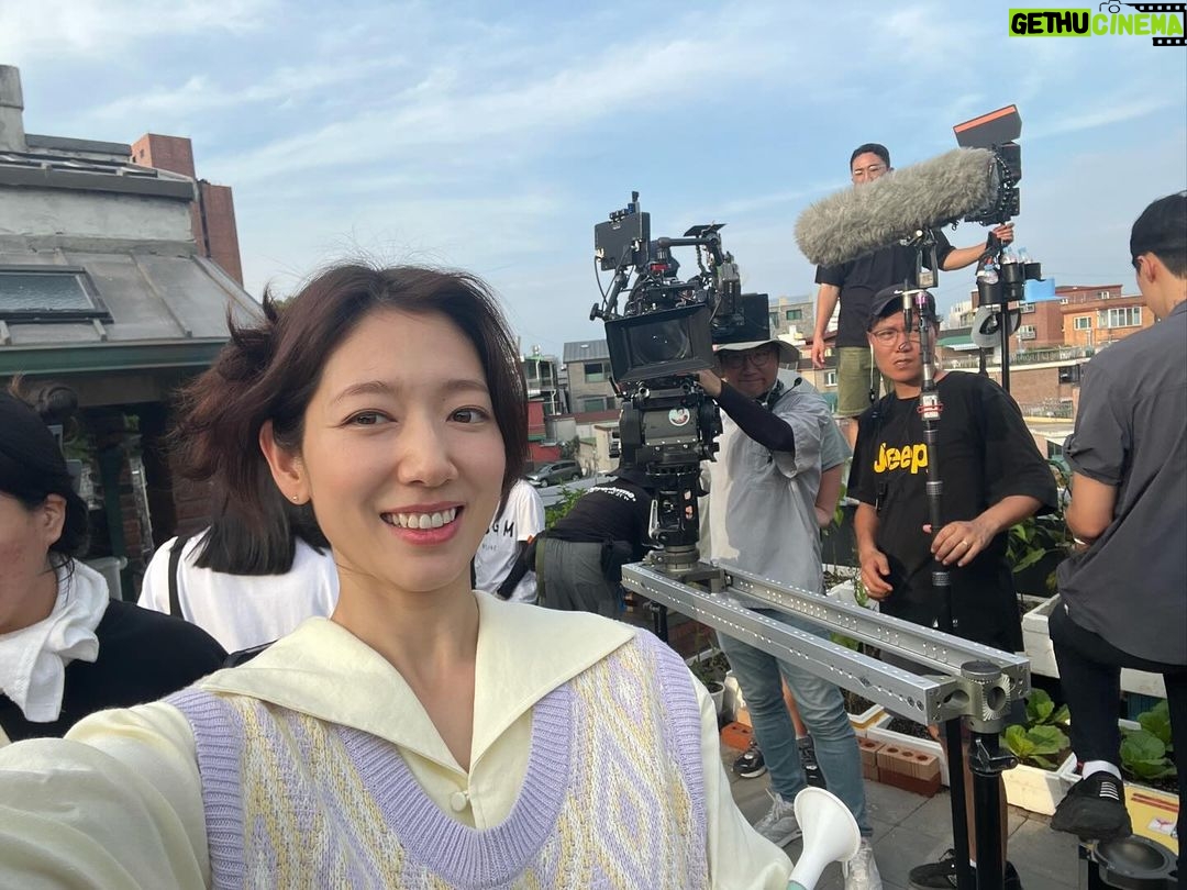 Park Shin-hye - 1.2 Million Likes - 우리에게 더위와 추위 모두 경험하게 해주었던 옥상..
따듯하고 시원할 수도 있었잖아...
꼭..그렇게...더워야만 했냐아아아아아아!!!!!!!!!!🤬🤬
#닥터슬럼프