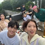 Park Shin-hye Instagram – 우리에게 더위와 추위 모두 경험하게 해주었던 옥상..
따듯하고 시원할 수도 있었잖아…
꼭..그렇게…더워야만 했냐아아아아아아!!!!!!!!!!🤬🤬
#닥터슬럼프