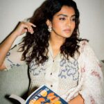 Parvathy Instagram – Stylist : @jukalker
Outfit: @cord.in via @diksha0195
Jewellery: @lovebirds.studio
Makeup : @prakatwork
Hair : @puii_c_ammy
Photography: @kannasrihari
Styling team : @pratimajukalkar