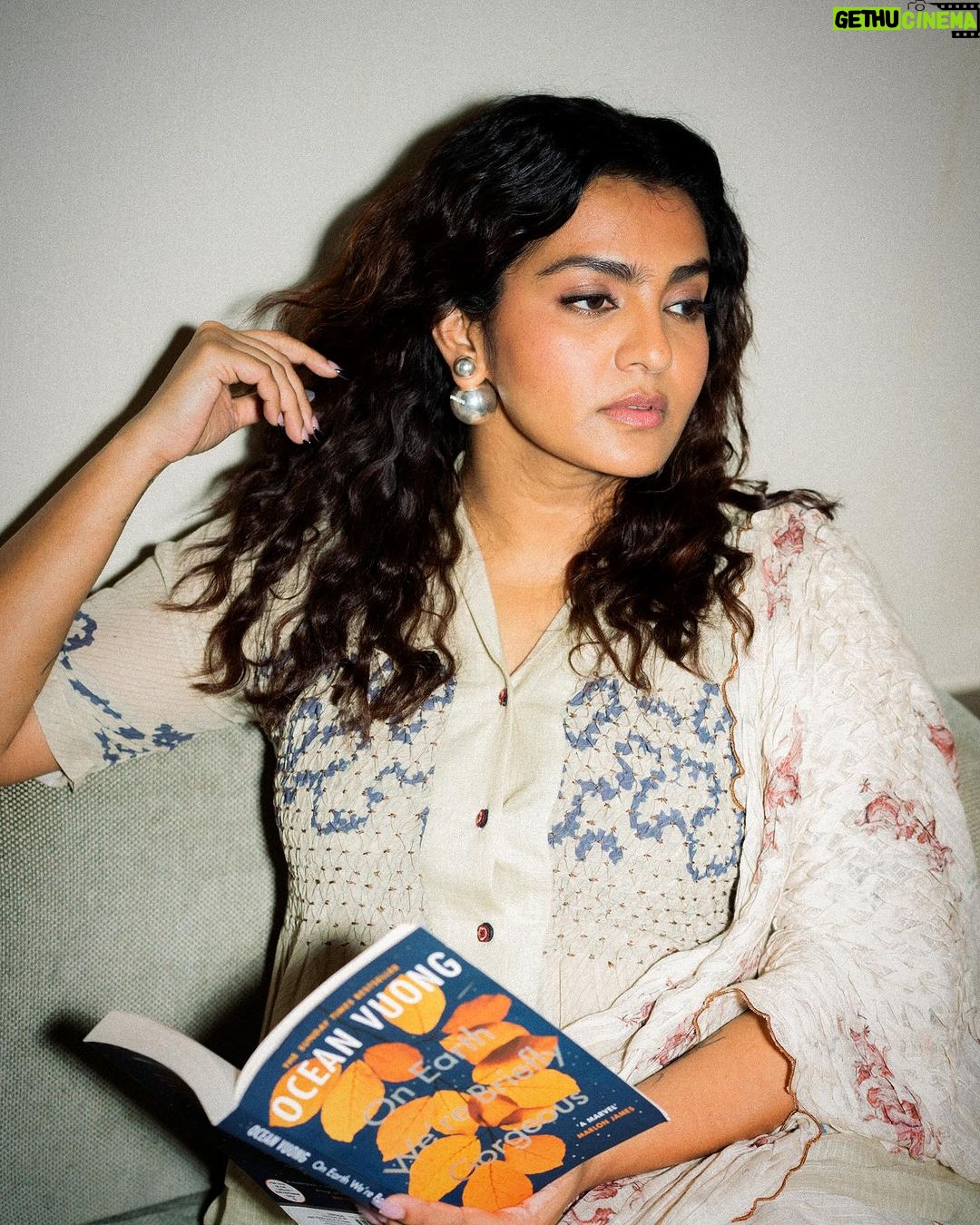 Parvathy Instagram - Stylist : @jukalker Outfit: @cord.in via @diksha0195 Jewellery: @lovebirds.studio Makeup : @prakatwork Hair : @puii_c_ammy Photography: @kannasrihari Styling team : @pratimajukalkar