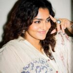 Parvathy Instagram – Stylist : @jukalker
Outfit: @cord.in via @diksha0195
Jewellery: @lovebirds.studio
Makeup : @prakatwork
Hair : @puii_c_ammy
Photography: @kannasrihari
Styling team : @pratimajukalkar