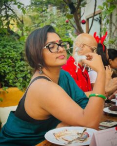 Parvathy Instagram - Merry Merry was had! 🎄❤️ Avec mon amie @smritikiran at our dorling @minimathur’s heavenly home. Sumptuous meal, hearty laughter and hearts full of love ♥️