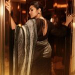 Parvathy Instagram - 💫 Styling @diyaaa_john Saree @studio_medium Custom blouse @saltstudio Jewellery @zohra_india Hair @hairbymousami 📸 @upaharbiswas