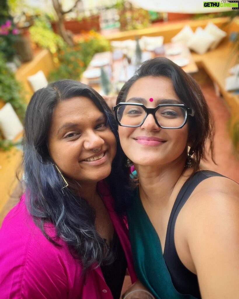 Parvathy Instagram - Merry Merry was had! 🎄❤ Avec mon amie @smritikiran at our dorling @minimathur’s heavenly home. Sumptuous meal, hearty laughter and hearts full of love ♥