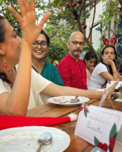 Parvathy Instagram - Merry Merry was had! 🎄❤️ Avec mon amie @smritikiran at our dorling @minimathur’s heavenly home. Sumptuous meal, hearty laughter and hearts full of love ♥️