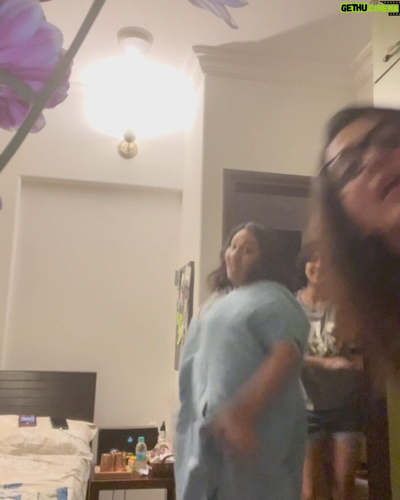 Parvathy Instagram - I made it to meri Kiran’s arms after a whole year (wha!) and that too in time for her birthday! To be able to celebrate this stellar human who has by example shown me how to endlessly celebrate the people you love is a f**king honour! Bestie @athirasujatha flew in as well and we prepped hard, warmed up the house pre-party with our uber cool dance moves (@shwvenkat arrre wah!) while birthday bb spread her warmth and welcomed her dearest friends who came to wish her. My hearts cup runneth over just thinking of the love I witnessed over two days of birthday celebrations! 🎉 @smritikiran I fucking love you babe. Words won’t suffice ever but that ain’t holding me back now. You’ve got me Smi-tten, Kiran 😘