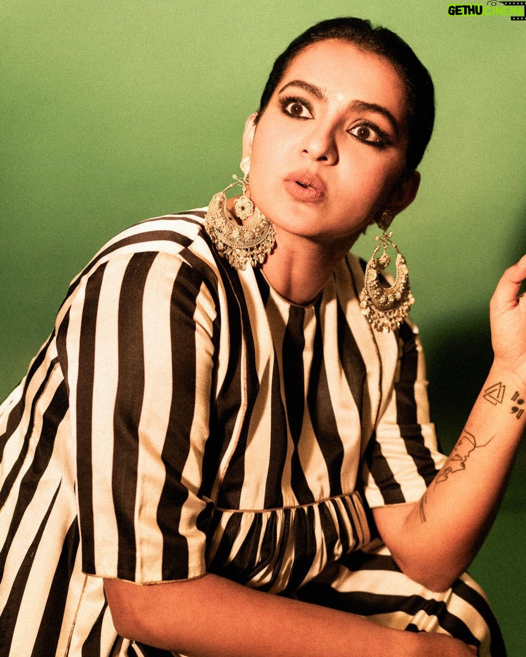 Parvathy Instagram - Tu gajra mein halwaii 🌸🤩 Stylist : @jukalker Outfit: @raw_mango Jewellery: @sheetalzaveribyvithaldas Makeup : @prakatwork Hair : @puii_c_ammy Photography: @kannasrihari Styling team : @pratimajukalkar