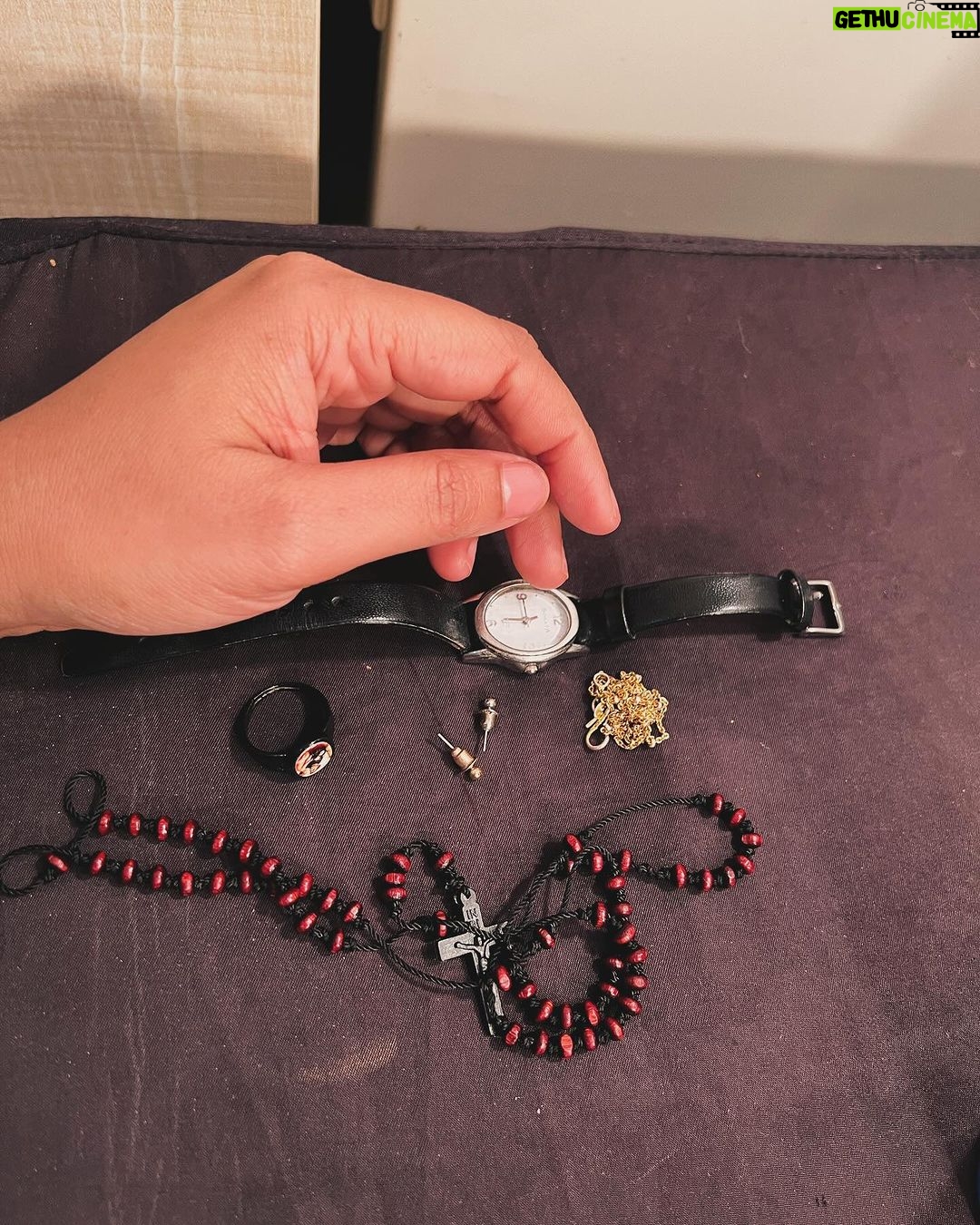 Parvathy Instagram - Ms Kannan on set🦥 1) On set with AK and ARC. 2) Ms Kannan’s things. 3) Post scene shake-off 4) more of 3. 5) 👸 6) Ms Kannan’s glasses 7) homemade snack on set from @pankajtripathi . I didn’t give back the steel ka dabba.🫠8) more of 7. Mumbai, Maharashtra