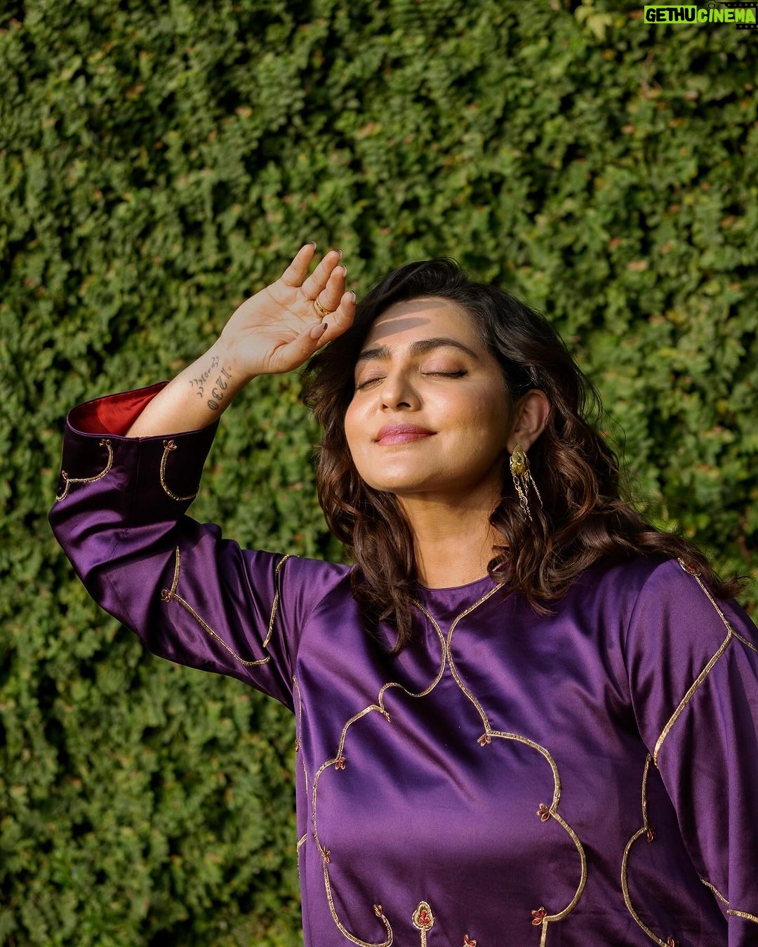 Parvathy Instagram - 💜 For @iffigoa Opening Ceremony for Kadak Singh! Styled by my favourite @diyaaa_john @saltstudio In @raw_mango @amrapalijewels 📸 by the most amazing @niharikaa.chauhaan HMU @zara___makeover