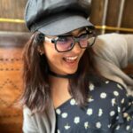 Parvathy Instagram - Kiliyeee sumu! Been waiting to share these pics from the most epic meet up (first ..whaaa) and what a better day than your janamdin. Wearer of coolest fits, mind blowing shoes and an-arrow-through-my-heart wala smile! Speaker of truth and CEO of IRUNTHEWORLDBISH Inc. 🔥 Happy birthday! Honoured to have none other than sumukhi capturing me dealing with a wedgie 🤓