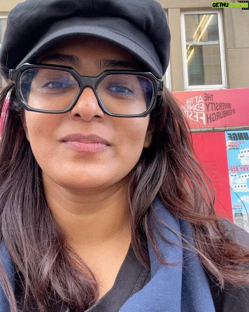Parvathy Instagram - A magical place with absolutely magical people ♥️ Edinburgh and the glorious #edfringe brought me such happiness! From watching some life-altering shows, to busking on the streets with the bestest boys @mahlyf_mahrulez @theabishekkumar @vinithjohnson23 for their show and getting to meet the coolest @roshanconn and @therese0livia .. BEST TIMES AND I MISS! #august #edinburgh