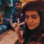 Parvathy Instagram – A magical place with absolutely magical people ♥️ Edinburgh and the glorious #edfringe brought me such happiness! From watching some life-altering shows, to busking on the streets with the bestest boys @mahlyf_mahrulez @theabishekkumar @vinithjohnson23 for their show and getting to meet the coolest @roshanconn and @therese0livia .. BEST TIMES AND I MISS!  #august #edinburgh
