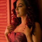 Parvatii Nair Instagram - Shot this 2 years ago n posting it now . Wearing a dress I bought at 17 😁😆. What do u think 👩🏻 . @pariaarclicks