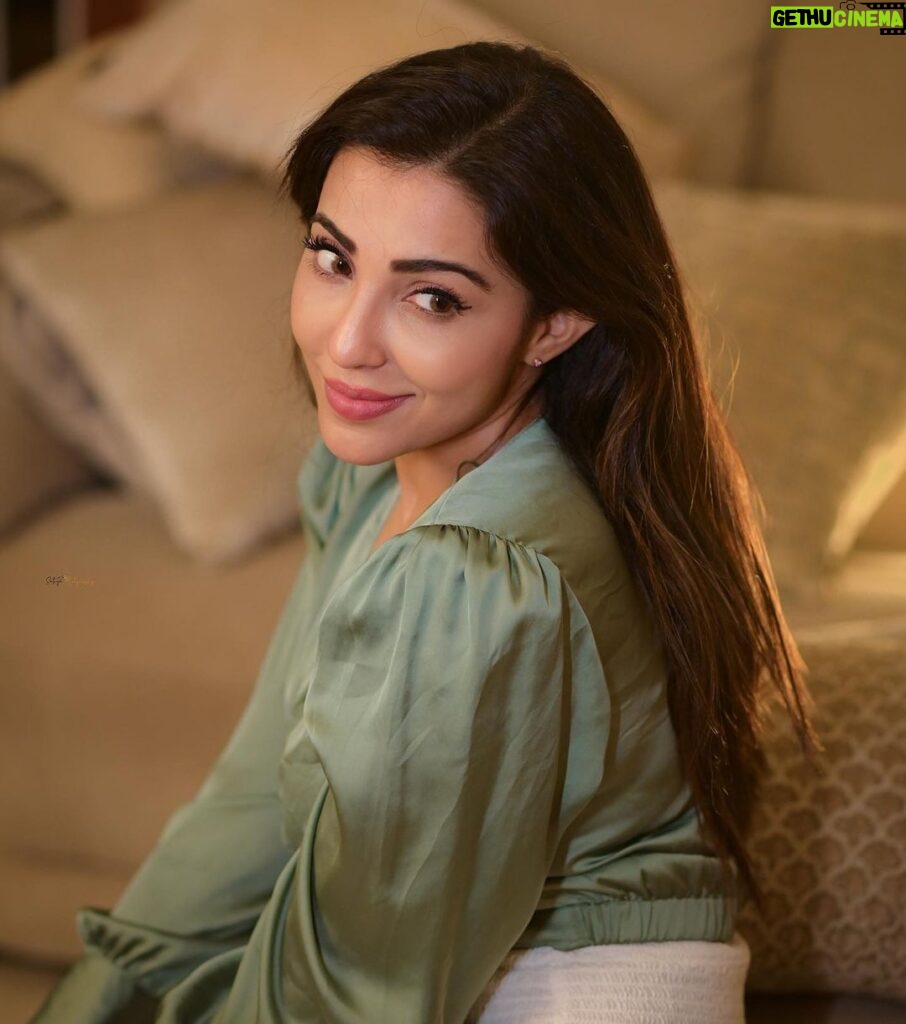 Parvatii Nair Instagram - Here are some casual n candid photos taken at home 🤗 . @sathyaphotography3