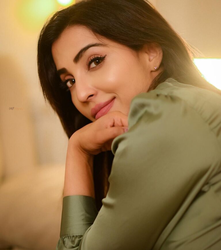 Parvatii Nair Instagram - Here are some casual n candid photos taken at home 🤗 . @sathyaphotography3