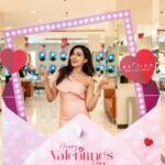Parvatii Nair Instagram – Feeling radiant after my visit to Big Joyalukkas at Al Fahidi Street, Bur Dubai! 💎✨ Don’t miss out on the incredible deals they have! 💖✨ Make this season of love extra special with Joyalukkas Be Mine Heart to Heart Collection. Get a free gold coin on purchase of diamond, polki, and pearl jewelry worth AED 3000. Enjoy 0% deduction on Old Gold Exchange and get 100% value on diamond exchange. Also, Experience the joy with easy payment plans. Hurry, offer valid until 14th February 2024 only. Explore the collections now! 💍💖 Dubai, United Arab Emirates