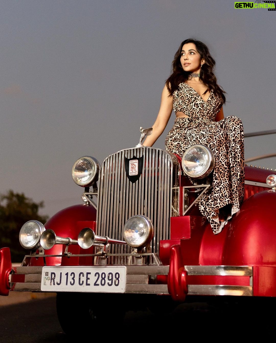 Parvatii Nair Instagram - Be you. Truly & unapologetically you! . . Photography : @pariaarclicks Car from : @StarYogesh7 Outfit by @chaitanyarao_official Videography : @sathish_photography49 MUA : @naaz_makeup_hair Shoot Conceptualised & Organised By : @pariaarclicks