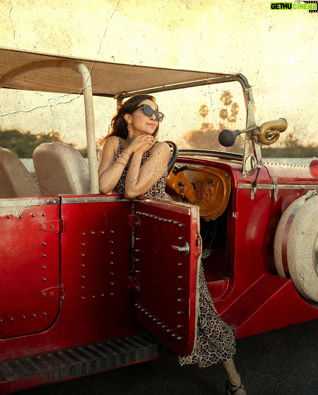 Parvatii Nair Instagram - Be you. Truly & unapologetically you! . . Photography : @pariaarclicks Car from : @StarYogesh7 Outfit by @chaitanyarao_official Videography : @sathish_photography49 MUA : @naaz_makeup_hair Shoot Conceptualised & Organised By : @pariaarclicks