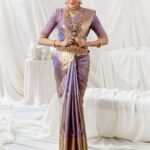 Parvatii Nair Instagram - Love the traditional 😍 what do u think! ❤️ . . Just a woman with her beautiful her All ! @paro_nair ❤️ Makeup @keerthiz_makeover Saree drape @sareedrapistchennai Hairdo style_with_anbu Jewel @vivahbridalcollections Saree @sundari_silks Styling @hannah.glory Blouse @niga_designers Photography @weddinghouseofaa