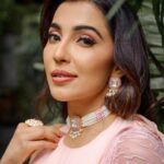 Parvatii Nair Instagram – Love love pink 😍

.

.
Styling @soigne_official_ 
Shot by @sathyaphotography3 
Wearing @samohindia 
Makeup @loki_makeupartist 
Jewelry @fineshinejewels 
Hair @sreem_makeover