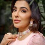 Parvatii Nair Instagram - Love love pink 😍 . . Styling @soigne_official_ Shot by @sathyaphotography3 Wearing @samohindia Makeup @loki_makeupartist Jewelry @fineshinejewels Hair @sreem_makeover