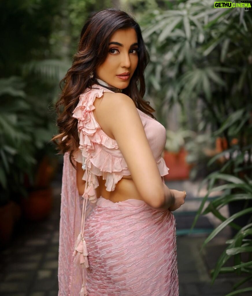 Parvatii Nair Instagram - Love love pink 😍 . . Styling @soigne_official_ Shot by @sathyaphotography3 Wearing @samohindia Makeup @loki_makeupartist Jewelry @fineshinejewels Hair @sreem_makeover