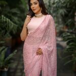 Parvatii Nair Instagram - Love love pink 😍 . . Styling @soigne_official_ Shot by @sathyaphotography3 Wearing @samohindia Makeup @loki_makeupartist Jewelry @fineshinejewels Hair @sreem_makeover