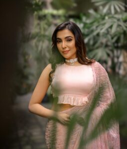 Parvatii Nair Instagram - Love love pink 😍 . . Styling @soigne_official_ Shot by @sathyaphotography3 Wearing @samohindia Makeup @loki_makeupartist Jewelry @fineshinejewels Hair @sreem_makeover