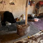 Parviz Parastouei Instagram – .
بسیاری از بانوان بلوچی که در روستاهایی بدون برق، بدون آب و حتی بدون جاده … هنرمندانه سوزندوزی میکنند ، کپرنشین هستند!
هنرمندانی که بلوچ هستند ولی شناسنامه هم ندارند!

#سوزندوزی_در_کپر
#بانوان_بلوچ
#اشتغال_زنان
#مردم_بی_شناسنامه
#کپرنشینان
#پلیوار
@palivar1
@emamaliinstitute