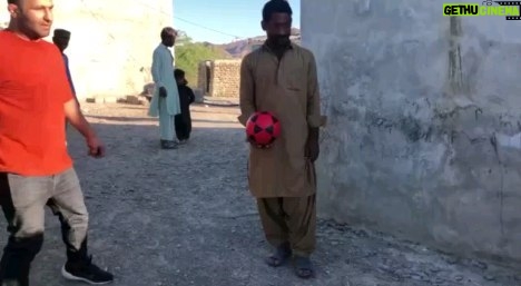 Parviz Parastouei Instagram - . در میانِ روستاهای محروم و محلاتِ کم بضاعتِ شهری، با دنیایی از استعداد در زمینه های مختلف روبرو میشوی که هیچ فرصتی برای شکوفایی ندارند … +شماره شبا؛ IR600120020000008768607317🧮 +شماره کارت؛ 💳 6104337811235256 شماره حسابهای ارزی-دلاری؛+ 💵397.160.13916823.1 🧮Ir710570039771613916823101 شماره حساب ارزی-یورویی+ 💶397.160.13916823.2 🧮Ir710570039771613916823102 @palivar1 @mehr_va_mah1172 @emamaliinstitute