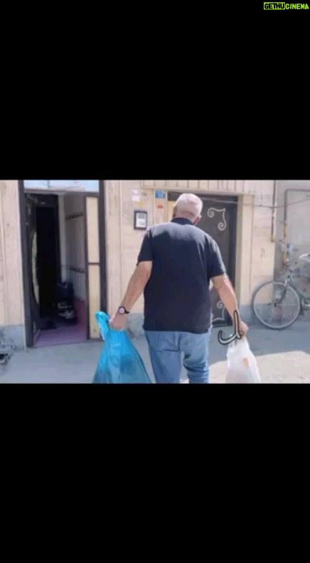 Parviz Parastouei Instagram - . بانوان سرپرست خانواری که تنها و با آبرو از جان مایه میگذارند تا در نهایت محرومیت و تنگدستی هم که شده، فرزندانشان را جمع کنند و بارِ مسئولیتِ آنها را بر زمین نگذارند، به حمایت ما نیاز دارند … آنها را ببینیم و در حد توان در کنارشان باشیم. حساب بانک ملت موسسه خادمین علی بن ابیطالب : ۸۷۶۸۶۰۷۳۱۷ شبا: IR600120020000008768607317 کارت بانک مجازی ۶۱۰۴۳۳۷۸۱۱۲۳۵۲۵۶ IR-MCI: *۷۸۰*۱۴۵۲# @emamaliinstitute #موسسه_خادمین_علی_بن_ابیطالب #روستاهای_مرزی #مدرسه_سازی#خانه_سازی #مردم_بی_شناسنامه #طرح_درآمد_خانوار #گبه_بافی#قالیبافی #کپرنشینان #زورخانه#palivar1 #بیخانمانها#کودکان_بد_سرپرست #کودکان_بی_سرپرست #مرکز_شبه_خانواده #خانواده_مهر_و_ماه @emamaliinstitute @palivar1 @mehr_va_mah1172