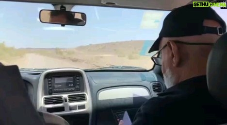 Parviz Parastouei Instagram - . با کمک نیکوکاران، برایِ بانوان این روستا و چند روستایِ مرزی دیگر در نهبندان(خراسان جنوبی)، نخ و امکانات گبه و قالیبافی را می آوریم و با دادنِ حق الزحمه ای بسیار فراتر از مبلغ متعارف، قالی و گبه یِ بافته شده را از آنان بر میداریم تا باز توسط نیکوکاران خریداری شود و مبلغش به مسیر اشتغالزایی بانوان بازگردد. و این حق الزحمه تمامیِ عایدی این بانوان روستانشین ماست که با آن مبلغ محدود و در این بیابان روزگار میگذرانند. حساب بانک ملت موسسه خادمین علی بن ابیطالب : ۸۷۶۸۶۰۷۳۱۷ شبا: IR600120020000008768607317 کارت بانک مجازی ۶۱۰۴۳۳۷۸۱۱۲۳۵۲۵۶ IR-MCI: *۷۸۰*۱۴۵۲# @emamaliinstitute #موسسه_خادمین_علی_بن_ابیطالب #روستاهای_مرزی #مدرسه_سازی#خانه_سازی #مردم_بی_شناسنامه #طرح_درآمد_خانوار #گبه_بافی#قالیبافی #کپرنشینان #زورخانه#palivar1 #بیخانمانها#کودکان_بد_سرپرست #کودکان_بی_سرپرست #مرکز_شبه_خانواده #خانواده_مهر_و_ماه @emamaliinstitute @palivar1 @mehr_va_mah1172