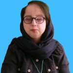 Parviz Parastouei Instagram - . به دوستم گفتم: چرا دیگه خروستون نمی خونه؟ گفت: همسایه هارو شاکی کرده بوده که چرا صبح ها مارو از خواب ناز بیدار می کنه! ماهم زدیم سرش و بریدیم اونجا بود که فهمیدم هرکسی که بخواد مردم و بیدارکنه سرش رو می بُرَن تو دنیایی که همه از مرغ تعریف می کنند هیچ اسمی از خروس برده نمیشه چون همه به فکر سیرشدنند نه بیدارشدن... @fatima_manshadi