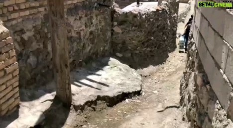 Parviz Parastouei Instagram - . اینجا یکی از روستاهای زلزله زده خوی است. هزینه های لوازم بهداشتی و داروییِ معلولان ، روز به روز افزایش میابد.خانواده های دارای بیمار معلول چه ذهنی و چه جسمی ، با مشکلات زیادی دست و پنجه نرم میکنند. خانواده های زلزله زده ای که هنوز توان مرمت خانه هایشان را ندارند، با مشکلات مضاعفی روبرو هستند. حساب بانک ملت موسسه خادمین علی بن ابیطالب : ۸۷۶۸۶۰۷۳۱۷ شبا: IR600120020000008768607317 کارت بانک مجازی ۶۱۰۴۳۳۷۸۱۱۲۳۵۲۵۶ IR-MCI: *۷۸۰*۱۴۵۲# @emamaliinstitute #موسسه_خادمین_علی_بن_ابیطالب #روستاهای_مرزی #مدرسه_سازی#خانه_سازی #مردم_بی_شناسنامه #طرح_درآمد_خانوار #گبه_بافی#قالیبافی #کپرنشینان #زورخانه#palivar1 #بیخانمانها#کودکان_بد_سرپرست #کودکان_بی_سرپرست #مرکز_شبه_خانواده #خانواده_مهر_و_ماه @emamaliinstitute @palivar1 @mehr_va_mah1172