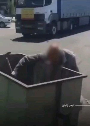 Parviz Parastouei Instagram - .
هیچ کارگردانی
باهیچ سناریویی نمی‌تونست به این کوتاهی و ایجاز 
سرنوشت تلخ مردم محرومی رابه تصویر بِکِشهِ...
عبور کاروان هدایا برای مردم عراق از کنار پیرمردی که در سطل زباله دنبال غذا میگرده!!!
حکایت :
چراغی که به خانه رواست 
به مسجد حرام است...