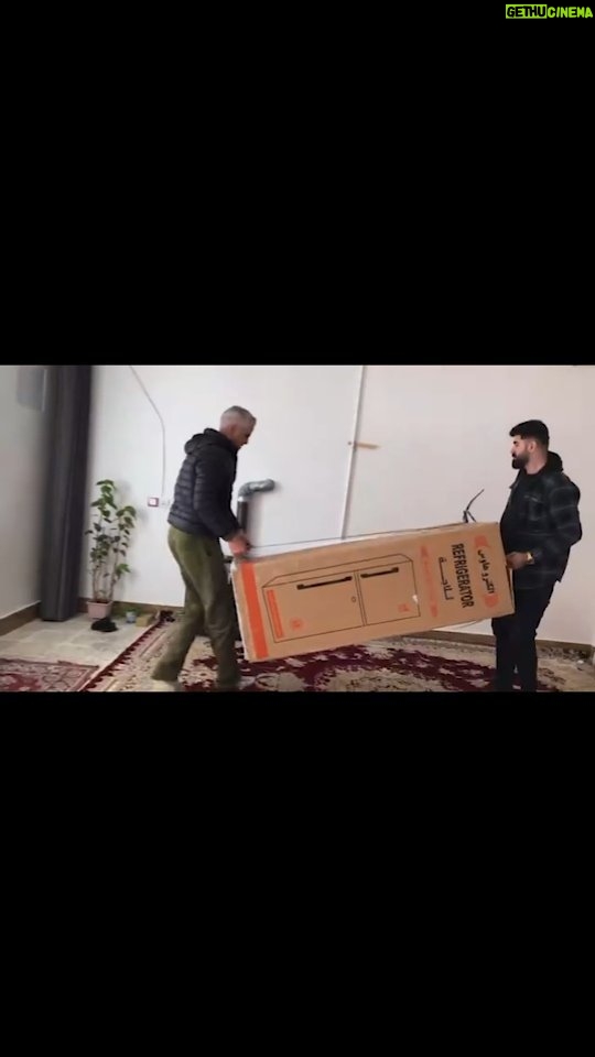Parviz Parastouei Instagram - . هنگام توزیع ، اتفاقی با خانواده عزیزی روبرو شدیم که بدلیل بیماری پدر خانواده، بشدت تنگدست و گرفتار شده بودن. قسمت شان بود و بخاری و یخچالی از سوی نیکوکاران بدستشان رسید … با سپاس از نیکوکاران عزیز … +شماره شبا؛ IR600120020000008768607317🧮 +شماره کارت؛ 💳 6104337811235256 شماره حسابهای ارزی-دلاری؛+ 💵397.160.13916823.1 🧮Ir710570039771613916823101 شماره حساب ارزی-یورویی+ 💶397.160.13916823.2 🧮Ir710570039771613916823102 @palivar1 @mehr_va_mah1172 @emamaliinstitute