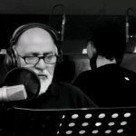 Parviz Parastouei Instagram - . « مشق شب » " چه دفتر ها سیه کردیم با مشق شب و آخر نیامد صبح روشن در میان مشق شب ماندیم به امید طلوعی سبز در وقتی که هم تاریک و روشن بود کرگ و میش به سالی تیره، ماهی سرد فریب رعد را خوردیم میان ابر ها شال و کُلَه کردیم ره رفتیم به هر گامی تا تاریکی شامی دگر رفتیم شب تا شب بی فردا بی‌ خورشید بی باران و ماهی در محاق سایه ی تصویر یک تزویر میان دفتر تاریک شب ماندیم و خط خوردیم... " شعری از ؛ عباس لایق #عباس_لایق به‌ روایت؛ پرویز پرستویی @parvizparastouie با صدای ؛ نیکا افکاری @nikaafkari آهنگساز و پیانیست: پوریا خادم @khadem.pouria ویدیو: سایه پارسایی @sayehparsaei